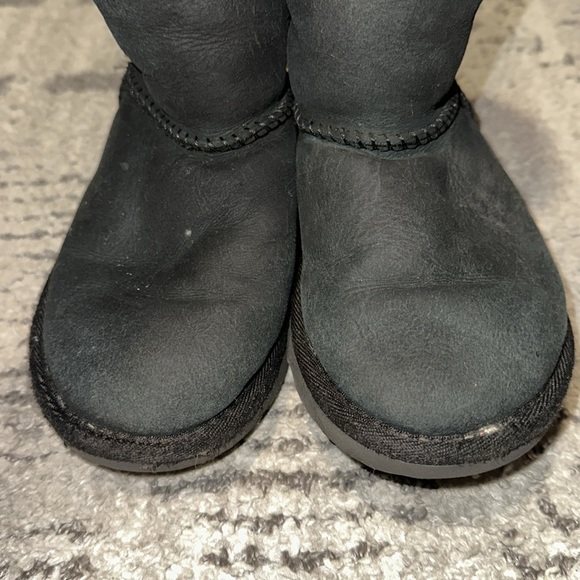 Girls UGG Black Boots size 13 - Picture 4 of 6